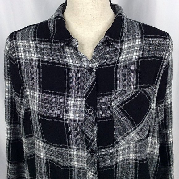 Caffe Marrakesh Womens Size 1X (tag) XL (fit) Plaid Top Black Roll Tab Sleeves - Picture 5 of 10